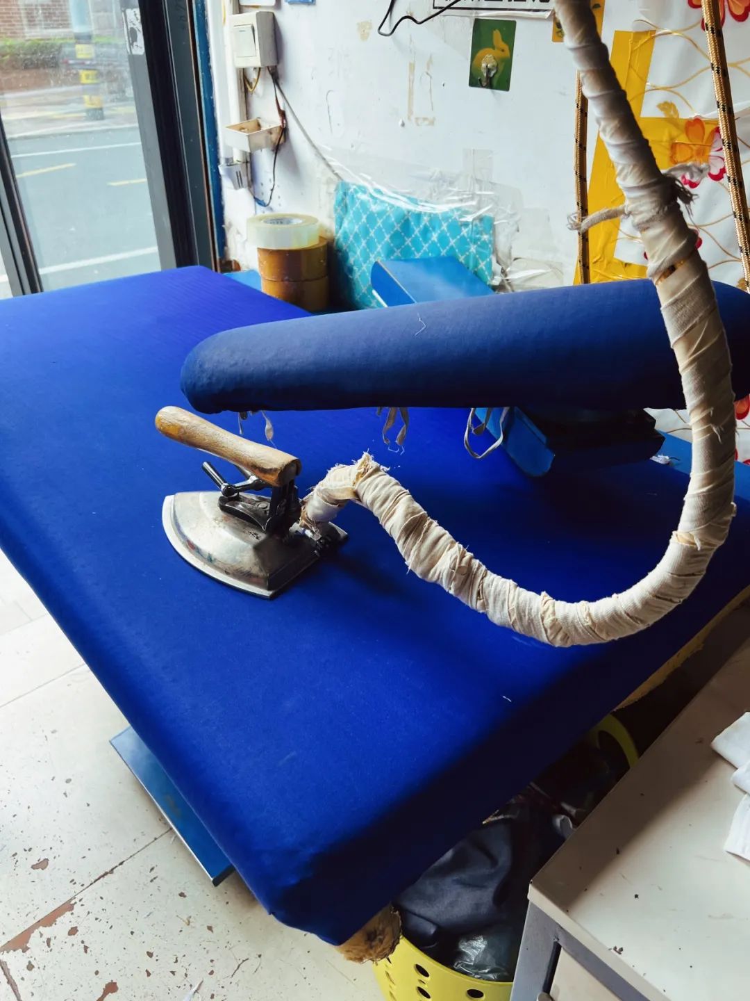 步行街缝纫店,街边缝纫店