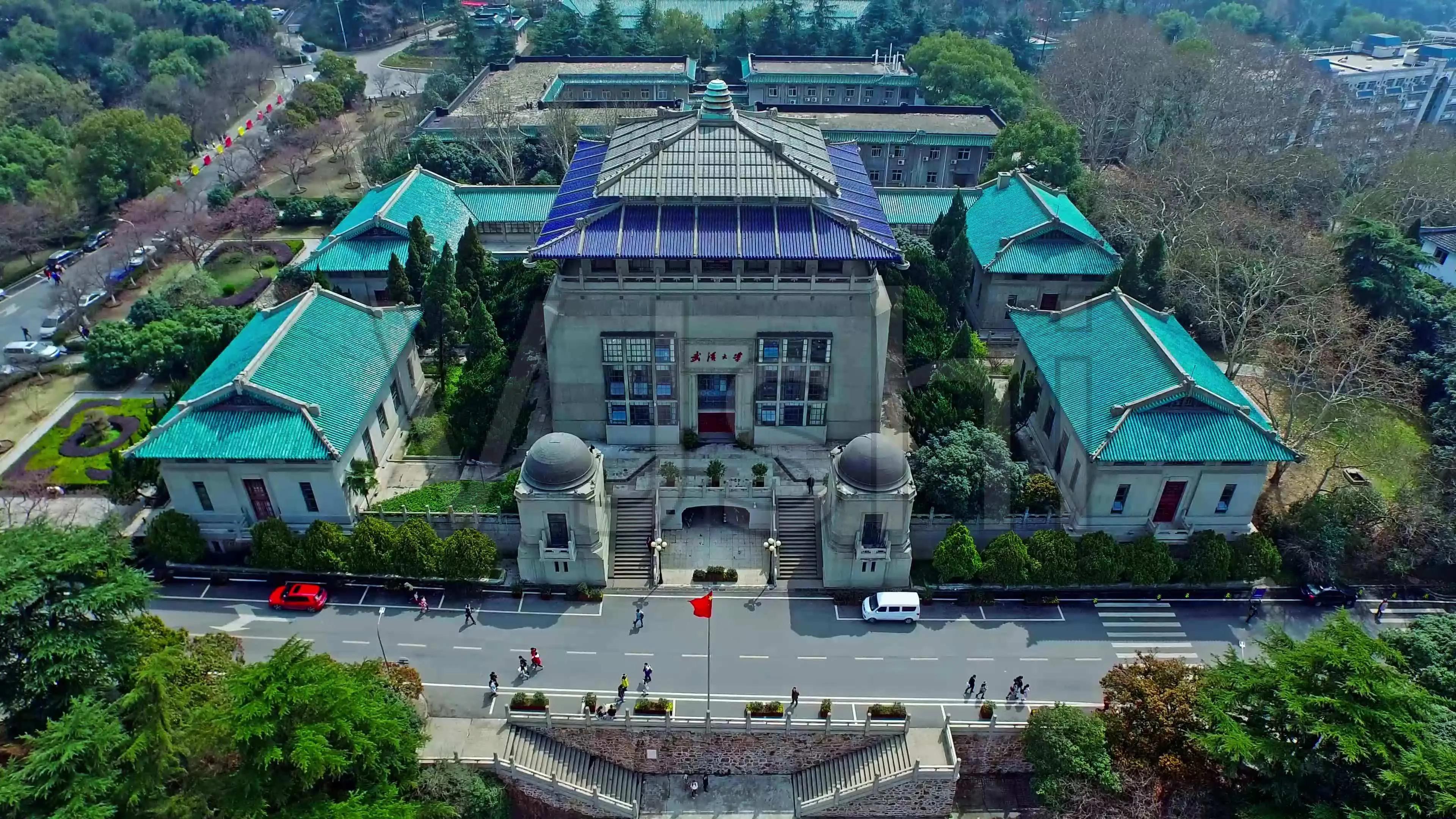 武汉大学被誉为最美大学主要不在于樱花，而在于其建筑和山水园林