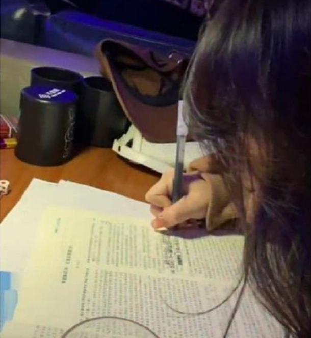 高三学生带全班蹦迪,高三学生去蹦迪