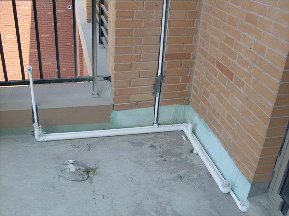 如何检查阳台雨水管漏水,阳台排水管漏水最简单的方法