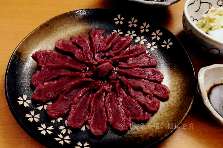 为什么肉夹馍和驴肉火烧一个价呢,驴肉火烧和肉夹馍是不是异曲同工