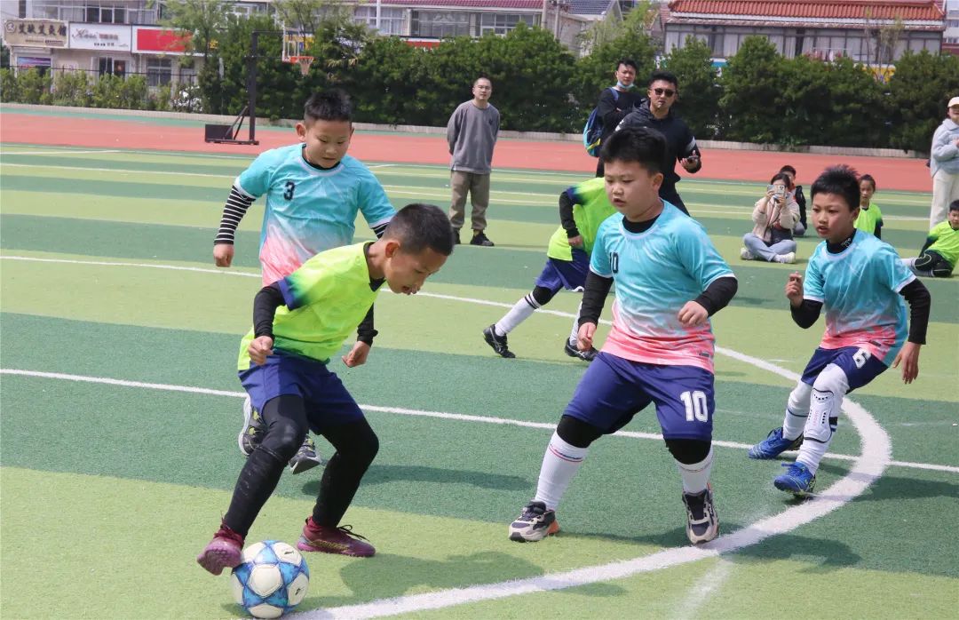 缤纷校园|飞吧，足球！