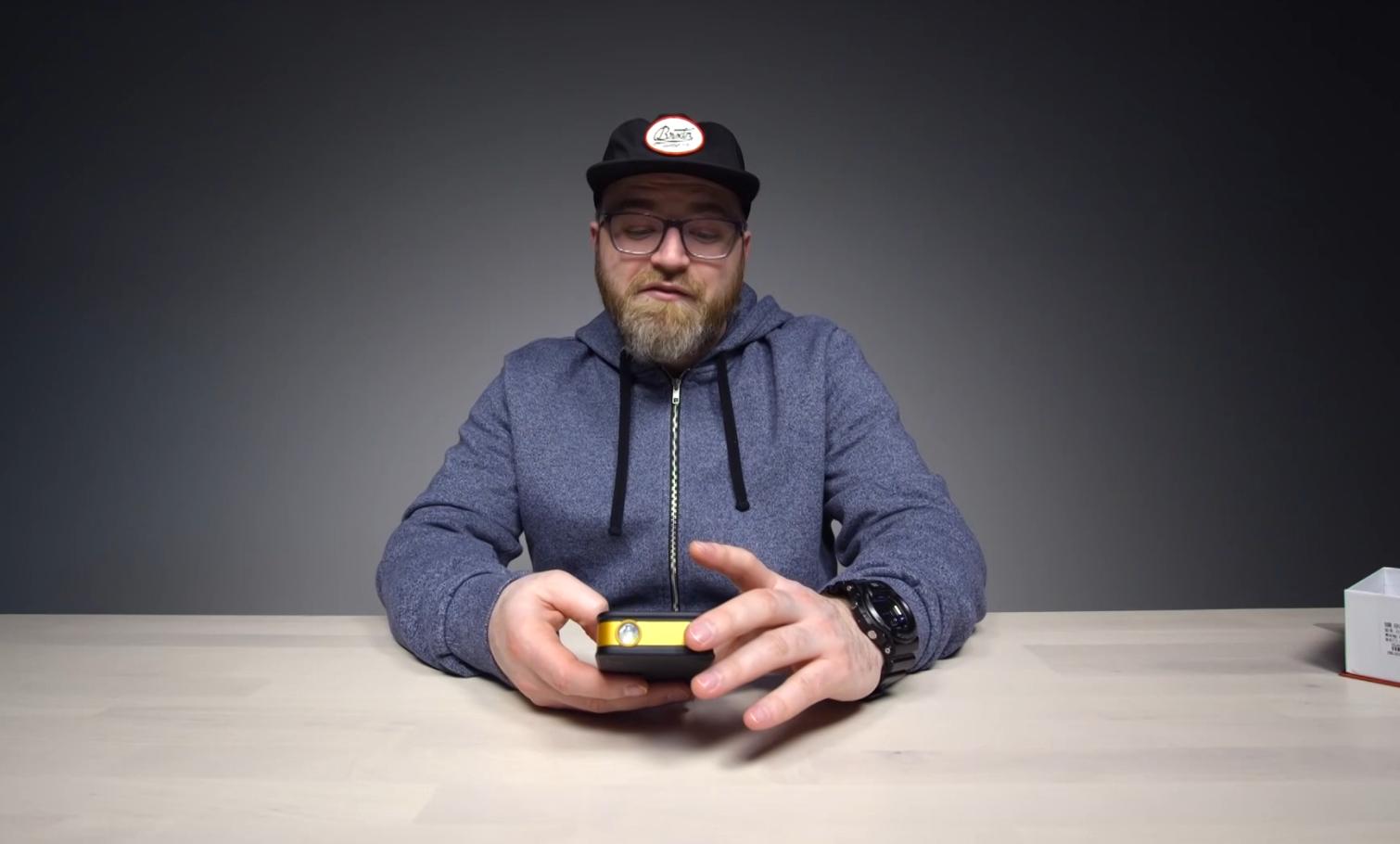 美国大叔买老年机,美国大叔购买中国挖掘机