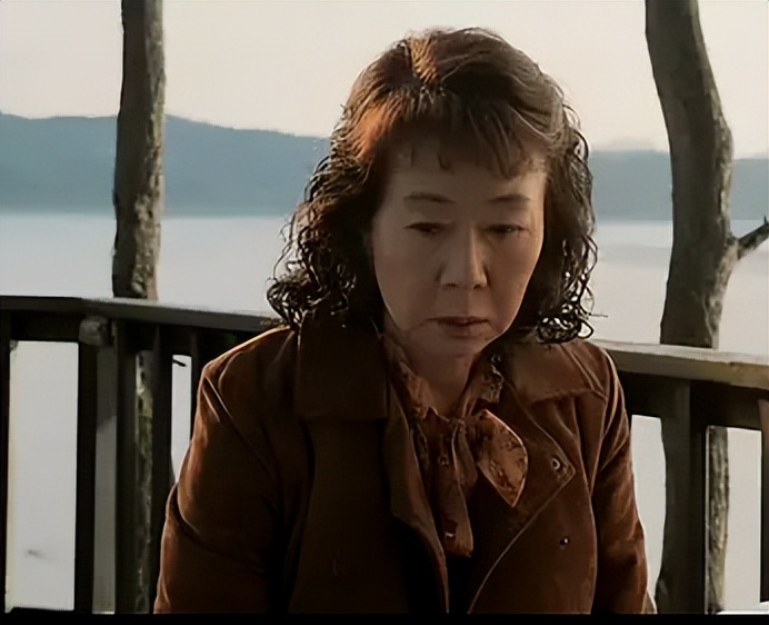 韩国《酒神小姐》:65岁老妇做站街女,撕开老年人的*欲情**与痛苦