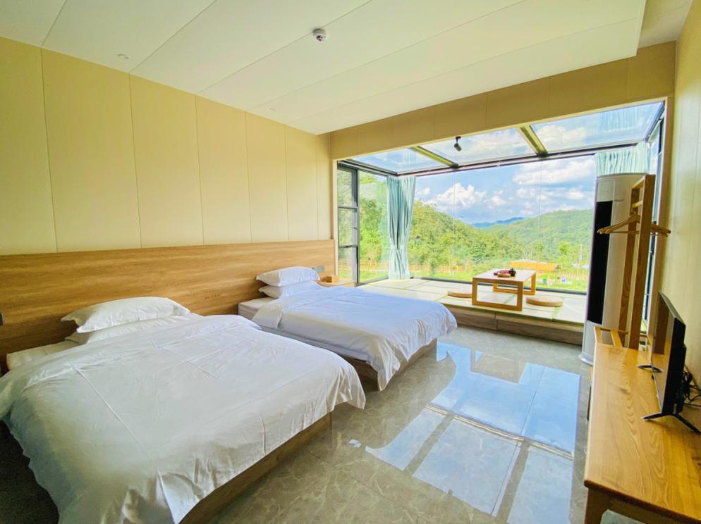 閲戠涔嬬害,閲戠鍗佹湀鍥藉簡涓鍋囨湡浣忓鏀荤暐