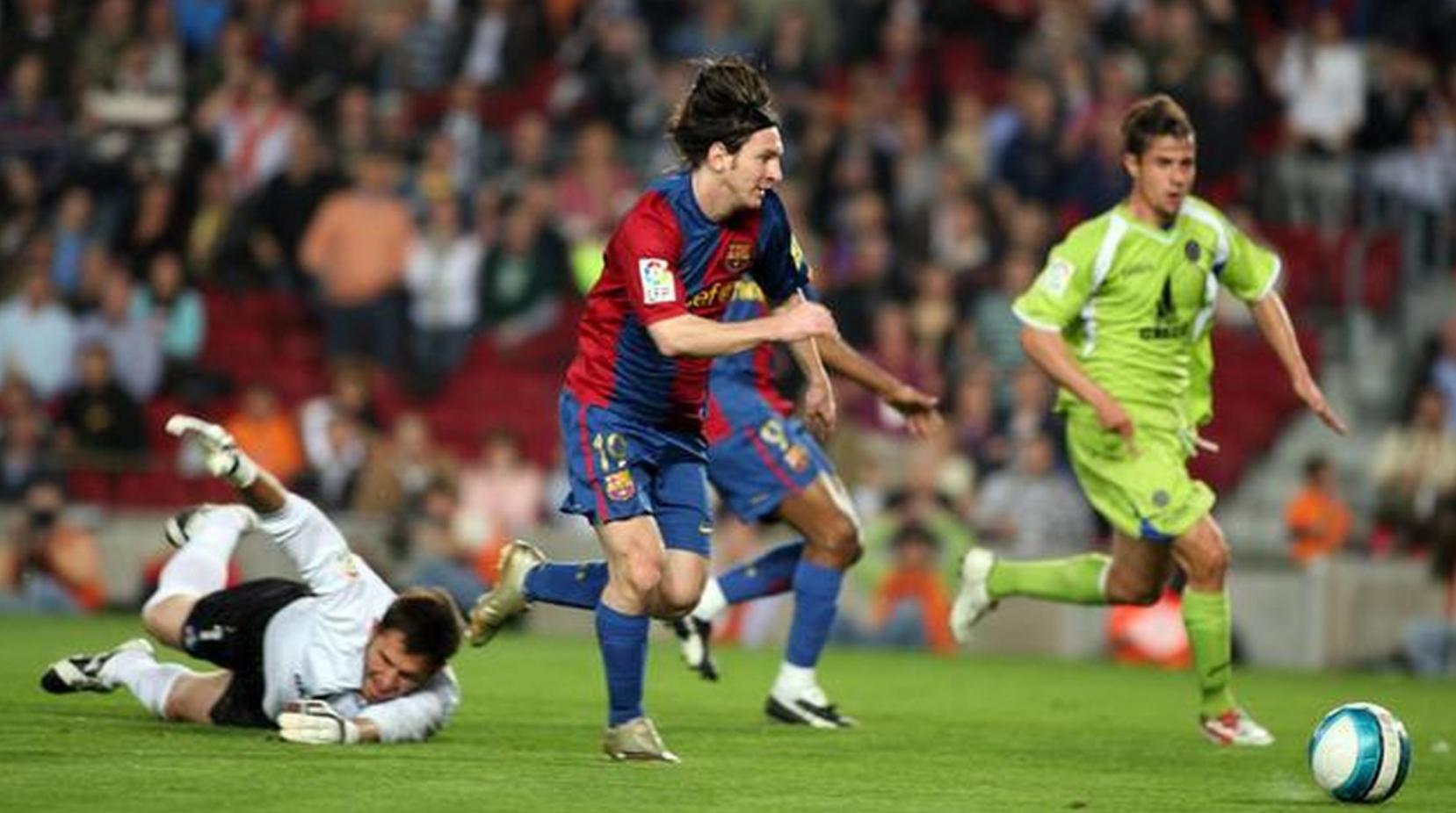 梅西和马拉多纳是一样高吗,梅西马拉多纳连过五人对比