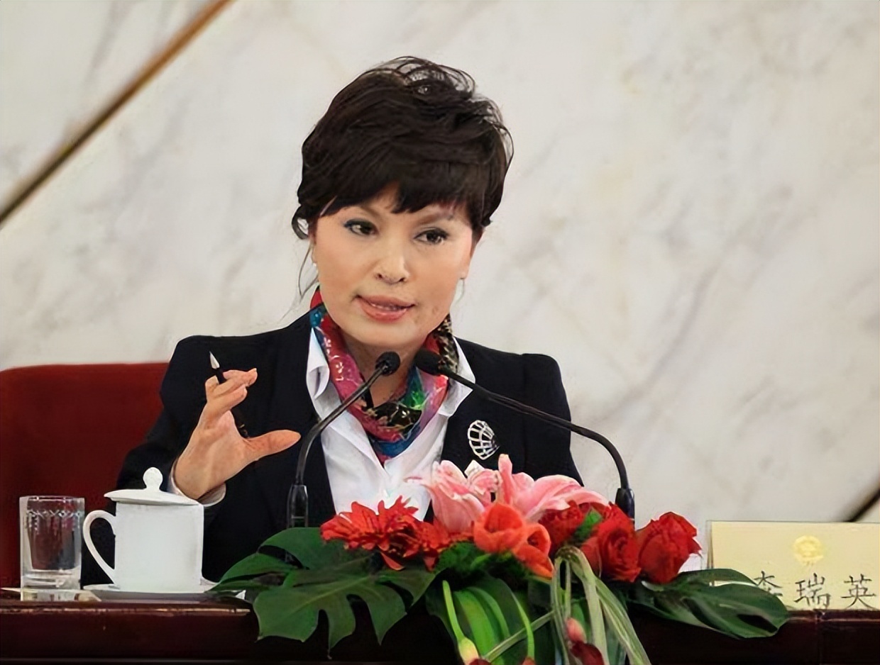 央视主播李瑞英儿子坠楼,央视新闻主播李瑞英怎样了