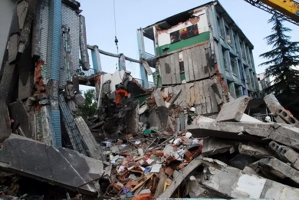 汶川地震女孩魏玲,2008汶川地震女孩魏玲