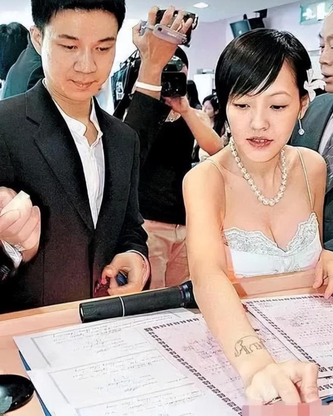 许雅钧被曝私生子已两岁，接不到男宝的小S，从此有儿子了？