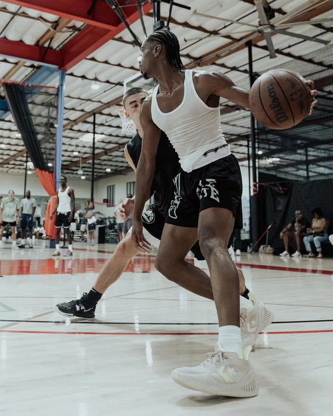 “大哥我想杀回去”，匡威最新篮球鞋来了