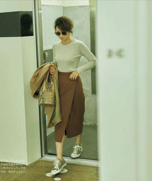 讲究女人最爱的“基本款”，为什么越穿越美？20套穿搭，全是大招