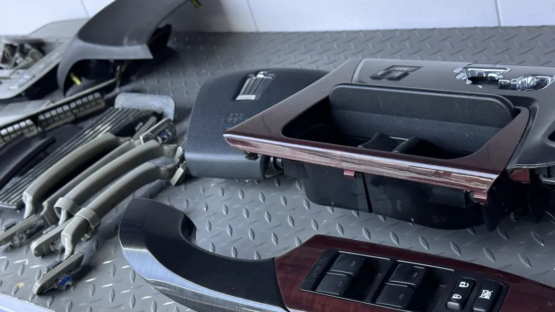 13代半皇冠底盘松散回炉重造,十三代皇冠彻底整备