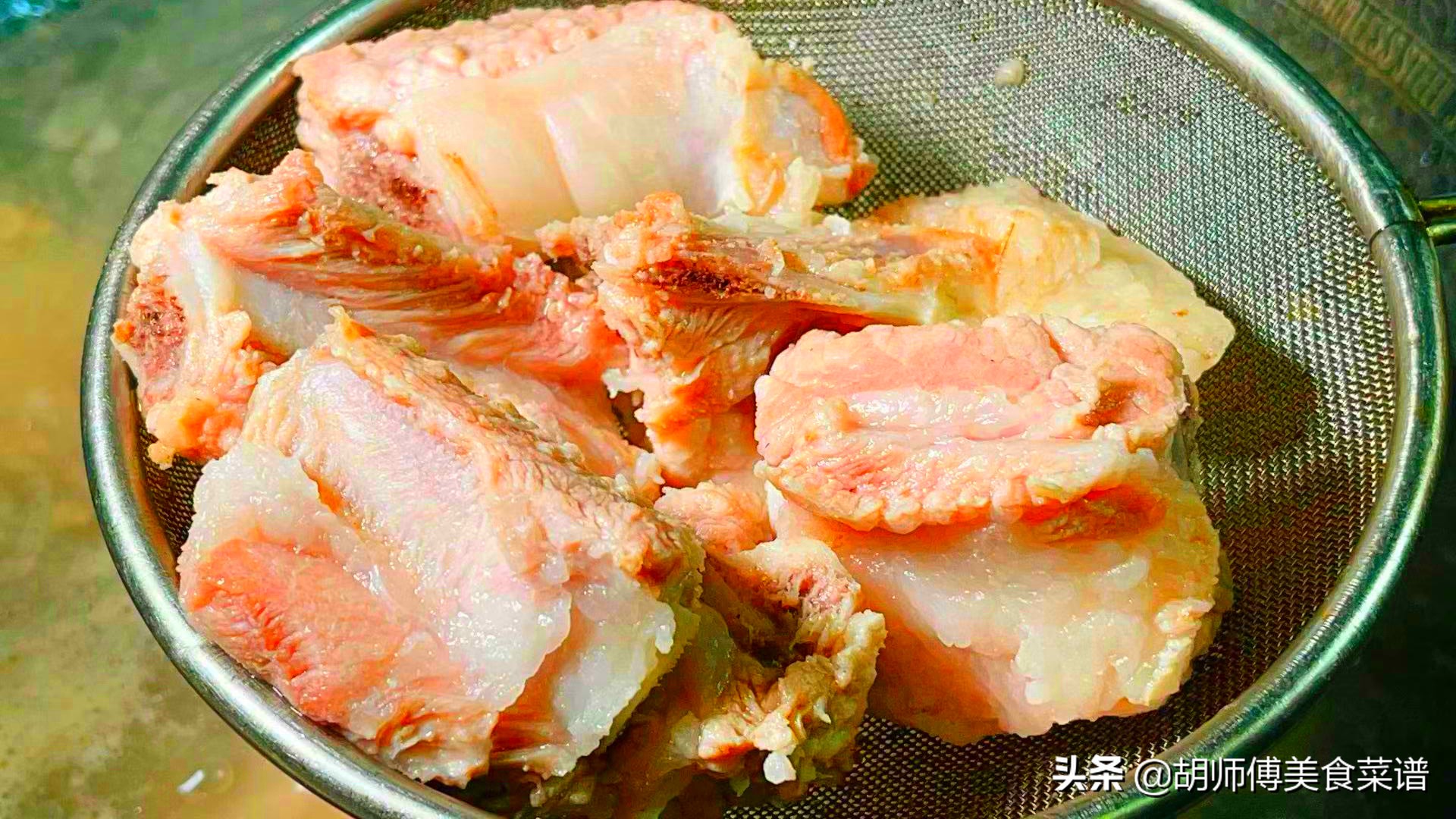 炖肉怎么做肉才软烂不柴,无论炖什么肉加这2种香料