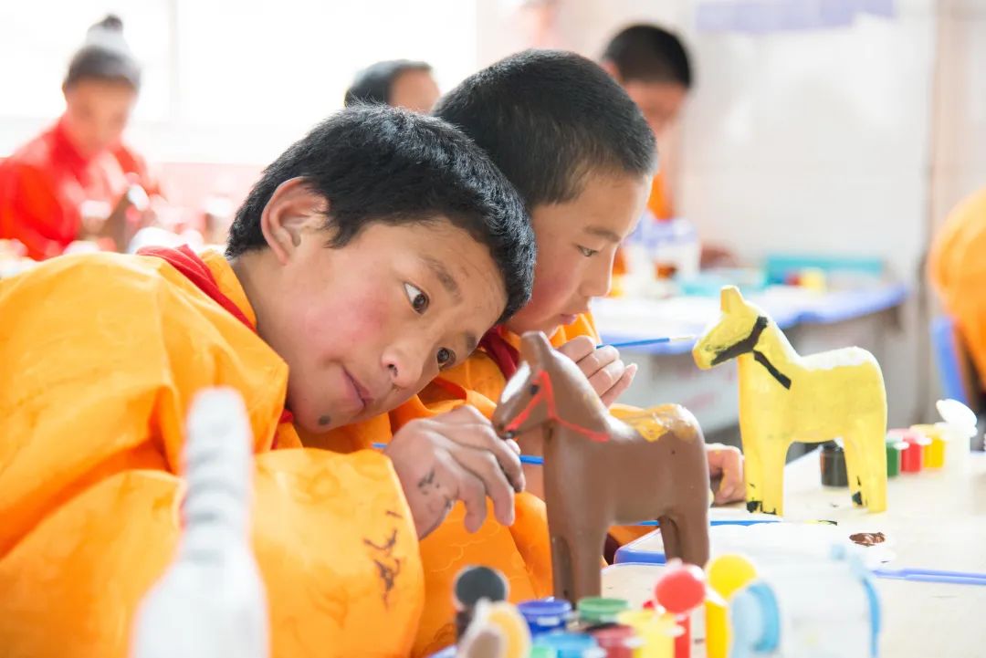 传音携手爱德基金会走进甘孜藏区学校，开展“圆梦体育包”项目