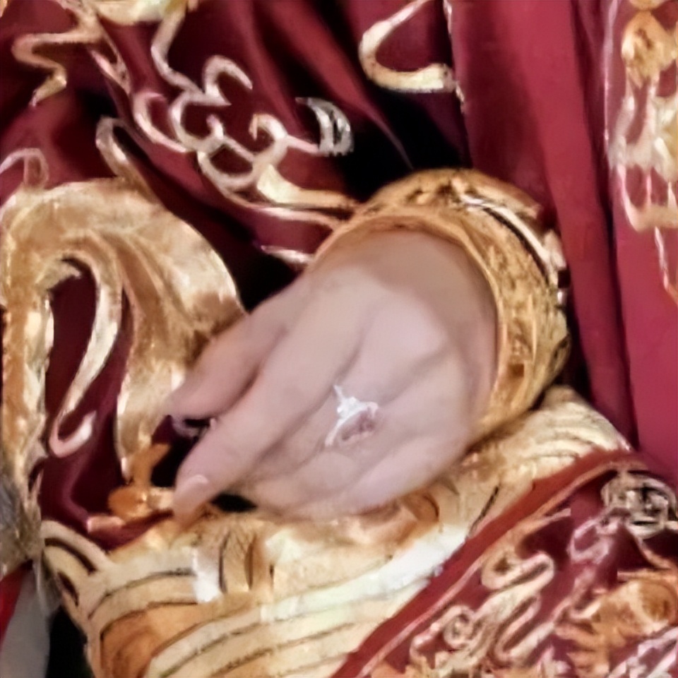 何超莲卡地亚珠宝视频,何超莲蒂芙尼珠宝值多少钱