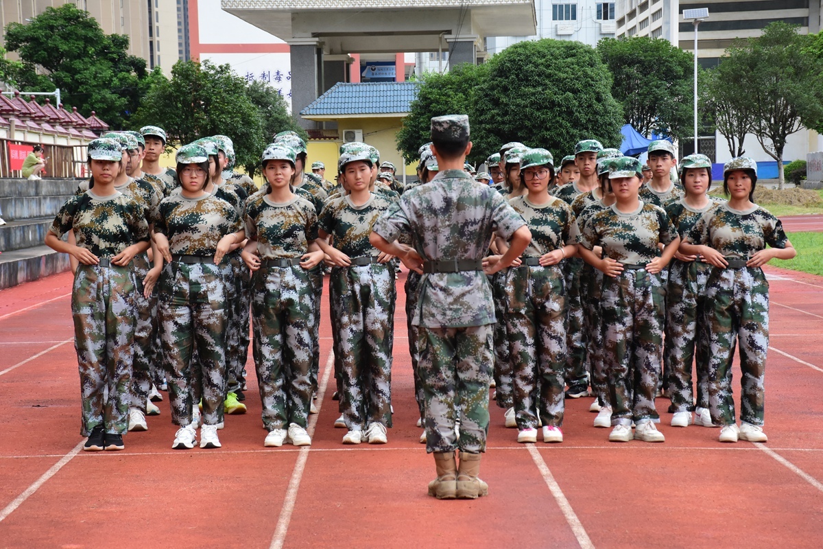 桂林各校军训精彩回顾,广西军训队列操
