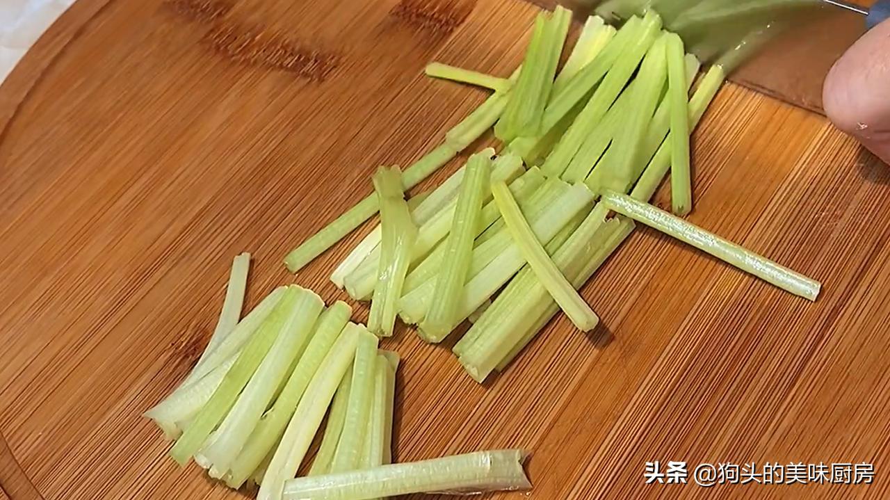 教你鱿鱼的海边做法不清蒸不白灼,鱿鱼最好吃的做法教程