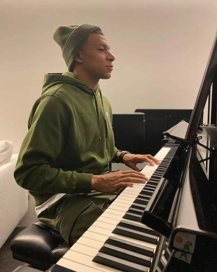 盘点足球巨星姆巴佩的豪宅长啥样,姆巴佩身价升至1.8亿欧