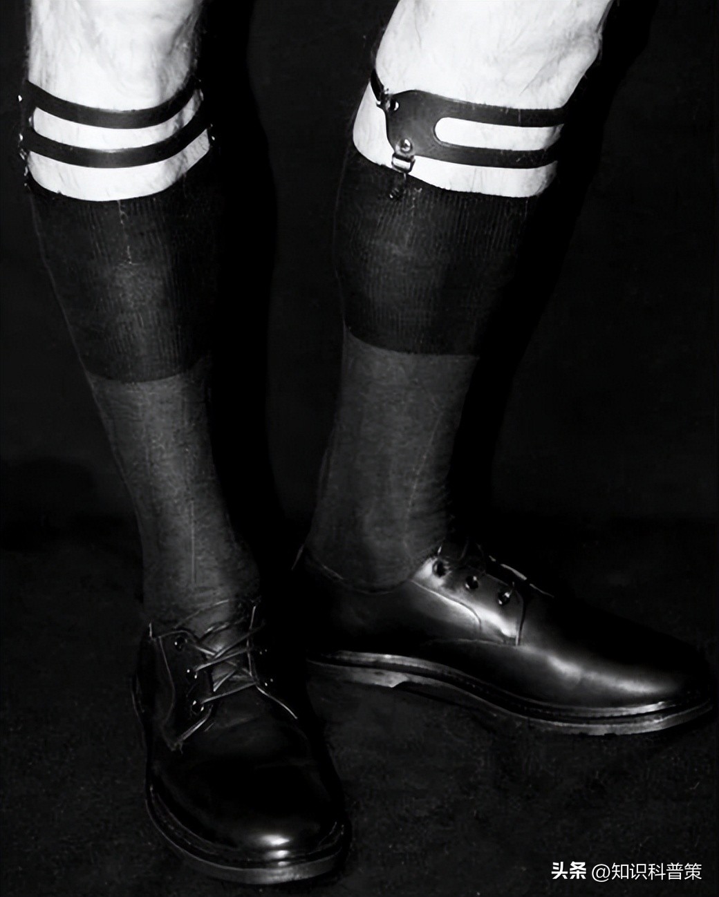 男鞋鞋跟为啥有切口,男鞋后跟凸起