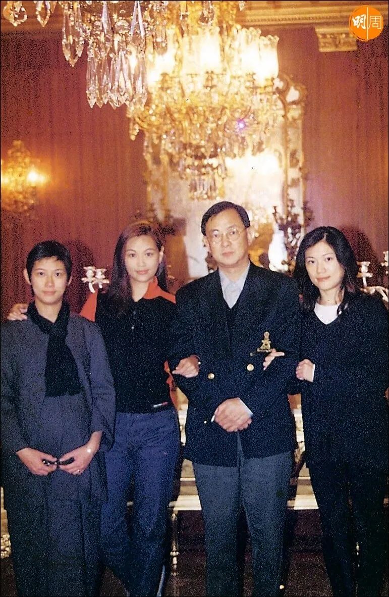 恋人妻、追青霞、混黑道、建豪宅，“武侠片之父”的江湖往事……