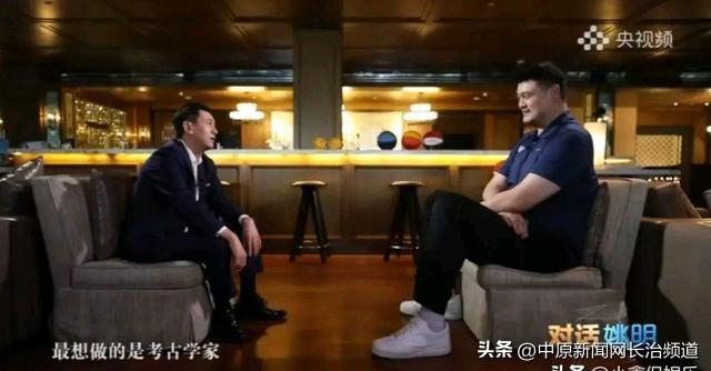 女篮里为啥有个男的,女篮神秘人资讯