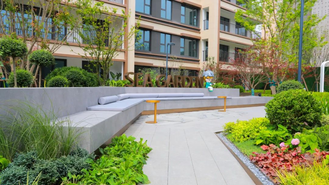 270°观海的环幕飘窗前，市南进入了海景房的新时代