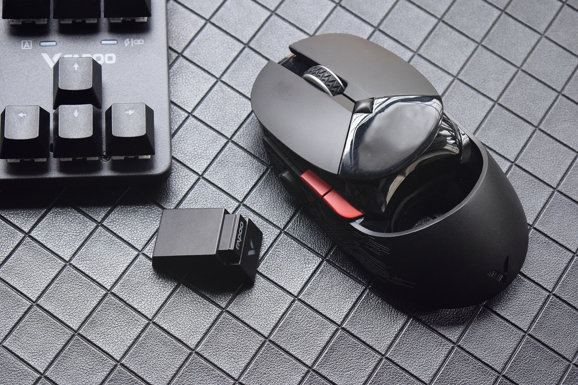 雷柏v500pro红轴键盘测评紫色,让游戏更自由雷柏v500pro多模键盘