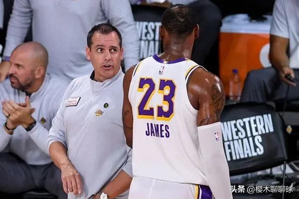 太阳湖人赛后沃格尔,沃格尔当年在湖人的五小阵容