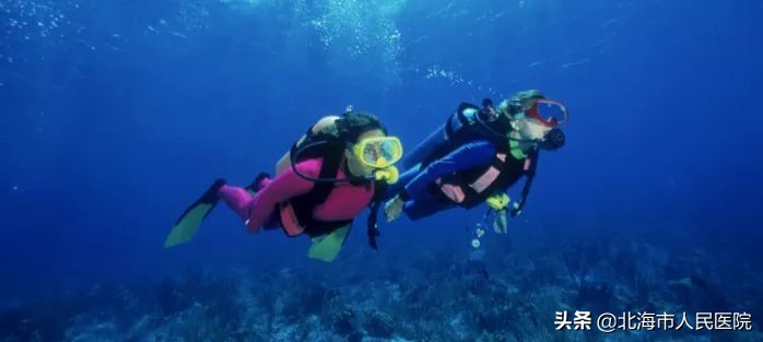 男子潜水72米后吐血身亡,男子在海边溺水昏迷不醒