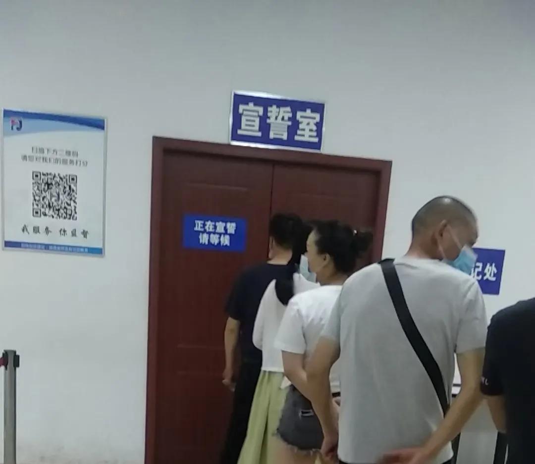 学车打不还手骂不还口,考驾照是考试费自己交吗