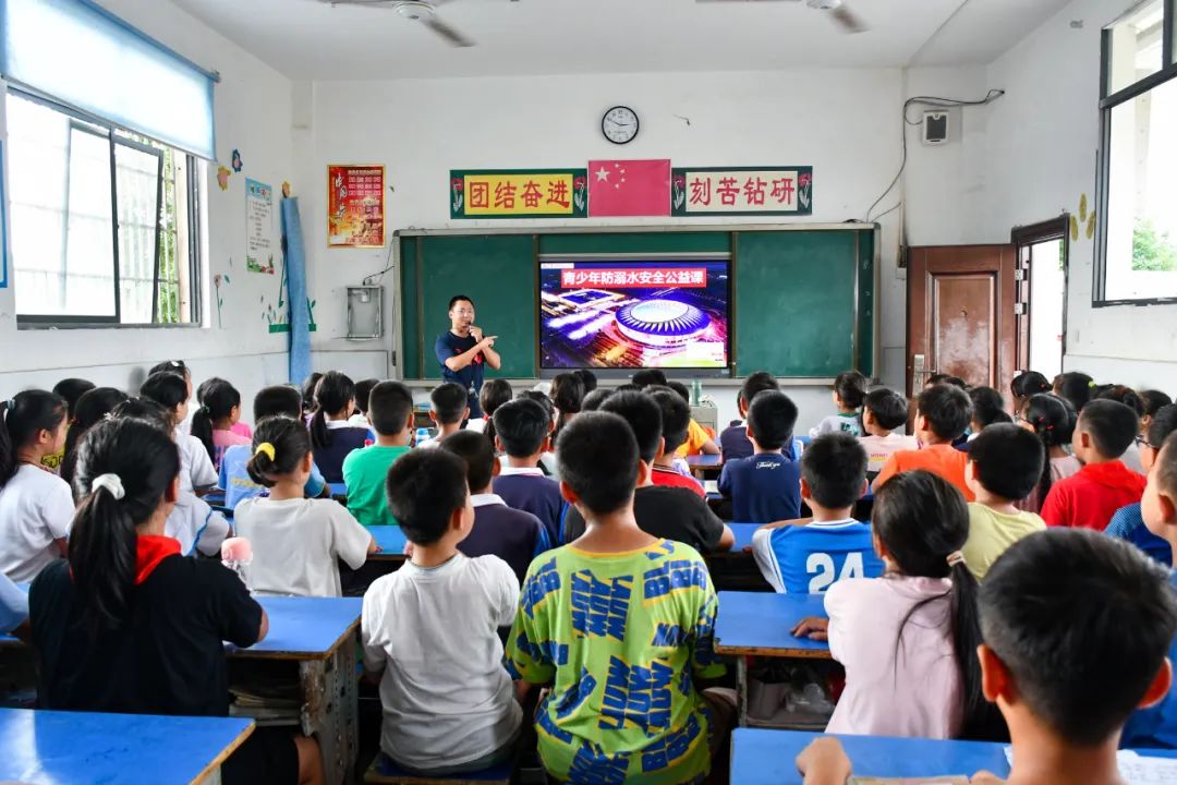 小学防溺水游泳课,张巷中心小学防溺水公开课