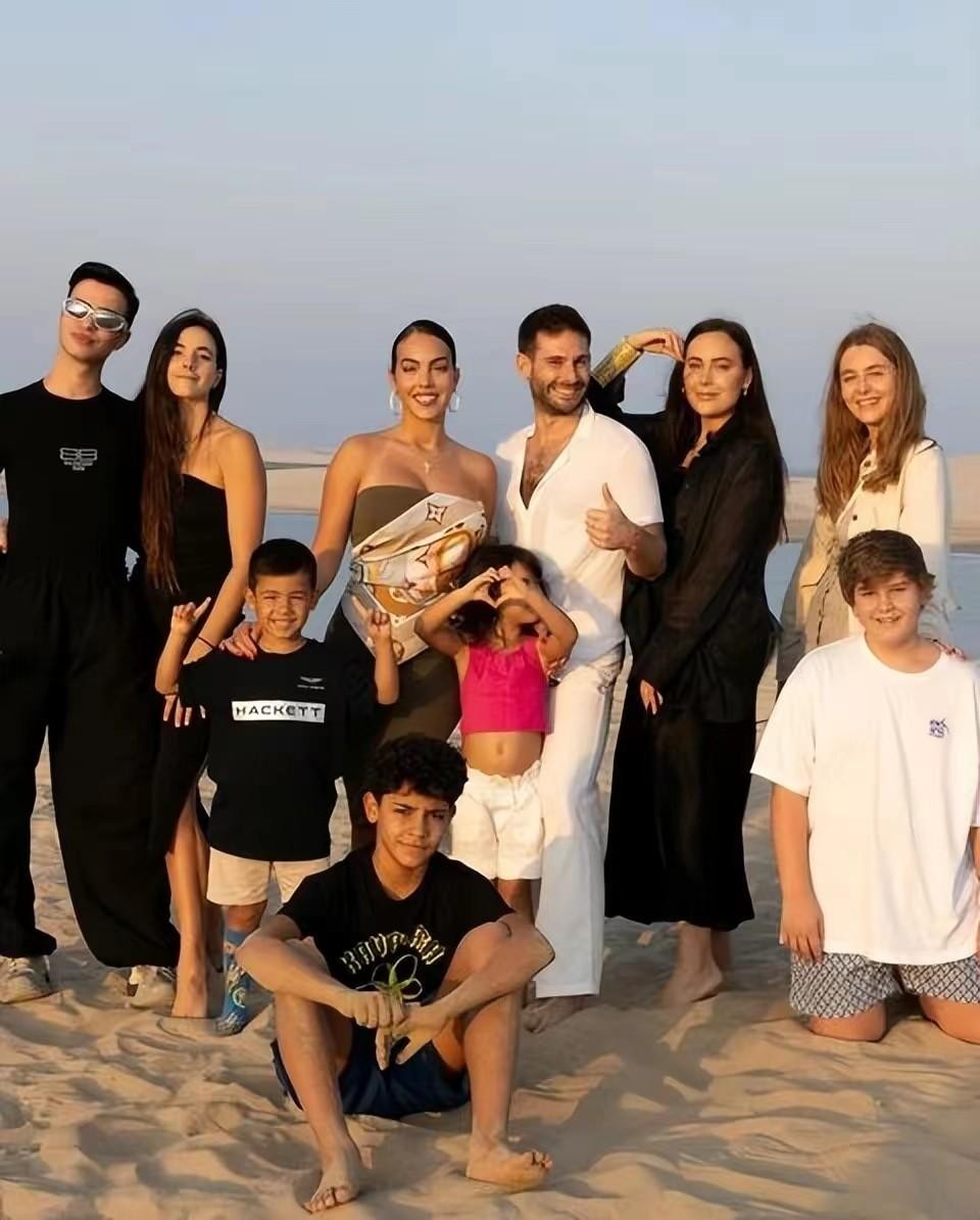 c罗有几个孩子继承了足球天赋,c罗儿子继承足球