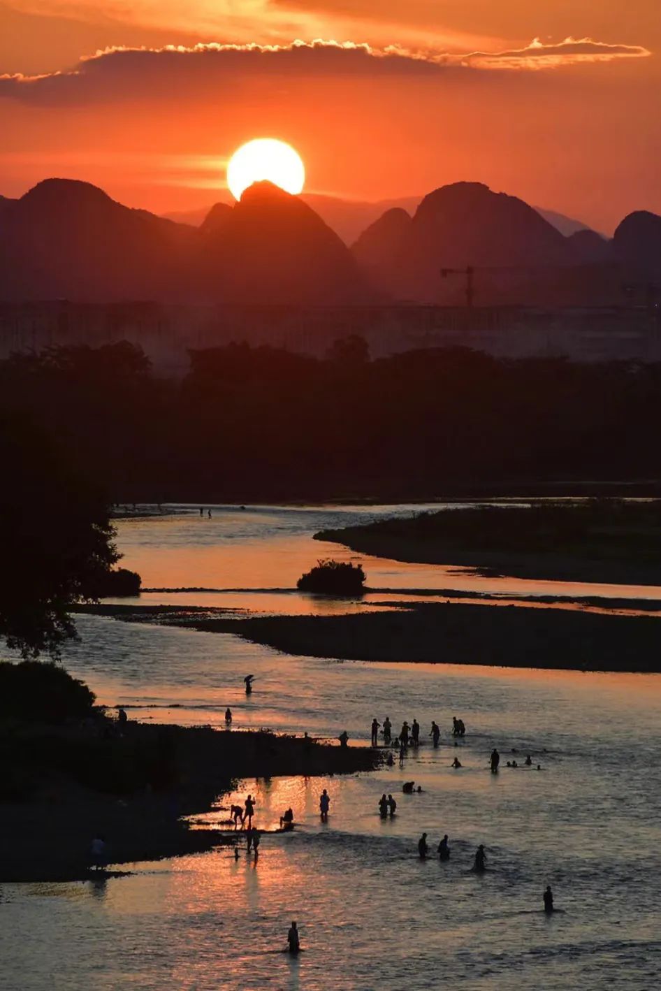 回到小县城朝九晚五,回到朝九晚五的心情说说