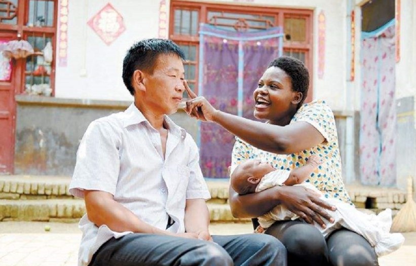 23岁非洲姑娘嫁41岁河南农民，婚后交流全靠比划，如今种花椒致富