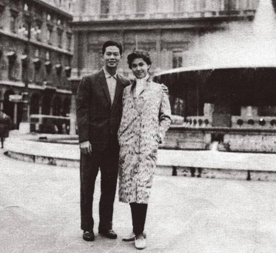 恋人妻、追青霞、混黑道、建豪宅，“武侠片之父”的江湖往事……