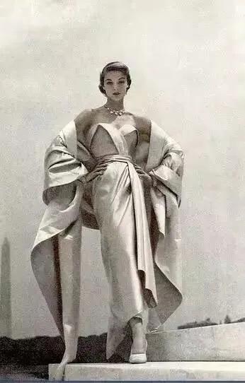 dior鏈嶈鍚勪釜鏃舵湡椋庢牸鐗瑰緛婕斿彉,dior50骞翠唬鏈嶈鐗硅壊