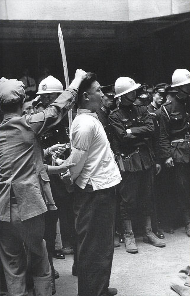 1957年，一数学老师突然被捕，公安问：你还记得被枪毙的银元犯吗