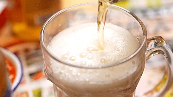 这个被低估的夜宵美食城，跟着「蓝妹啤酒」才找得到！