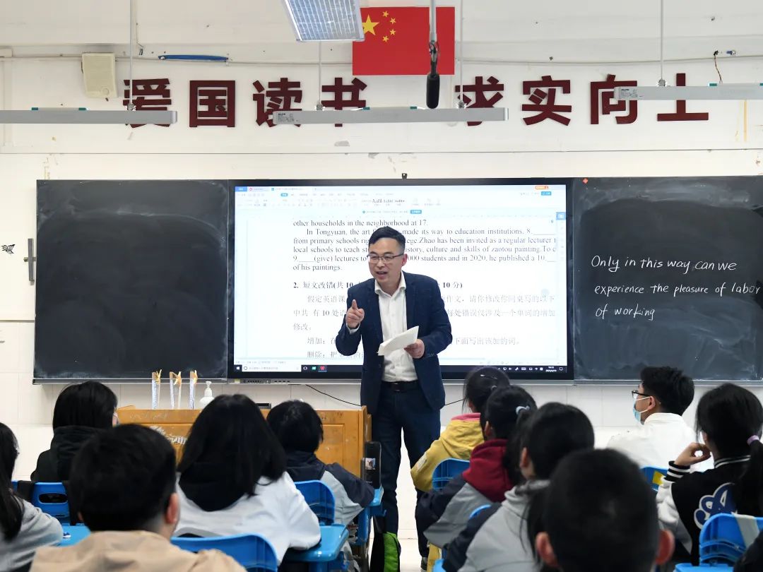 祝贺！绵阳南山中学王小波老师荣获绵阳市“先进工作者”荣誉称号