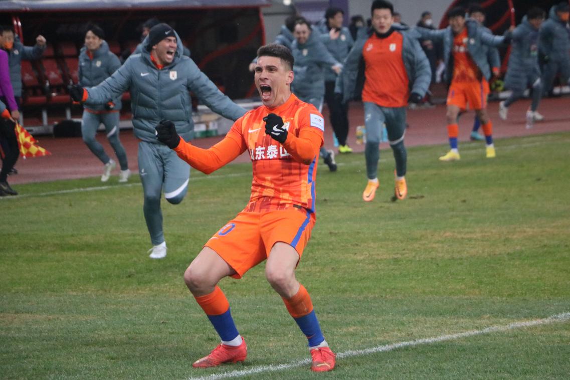 山东鲁能泰山绝杀镜头,史无前例的四冠王山东泰山队