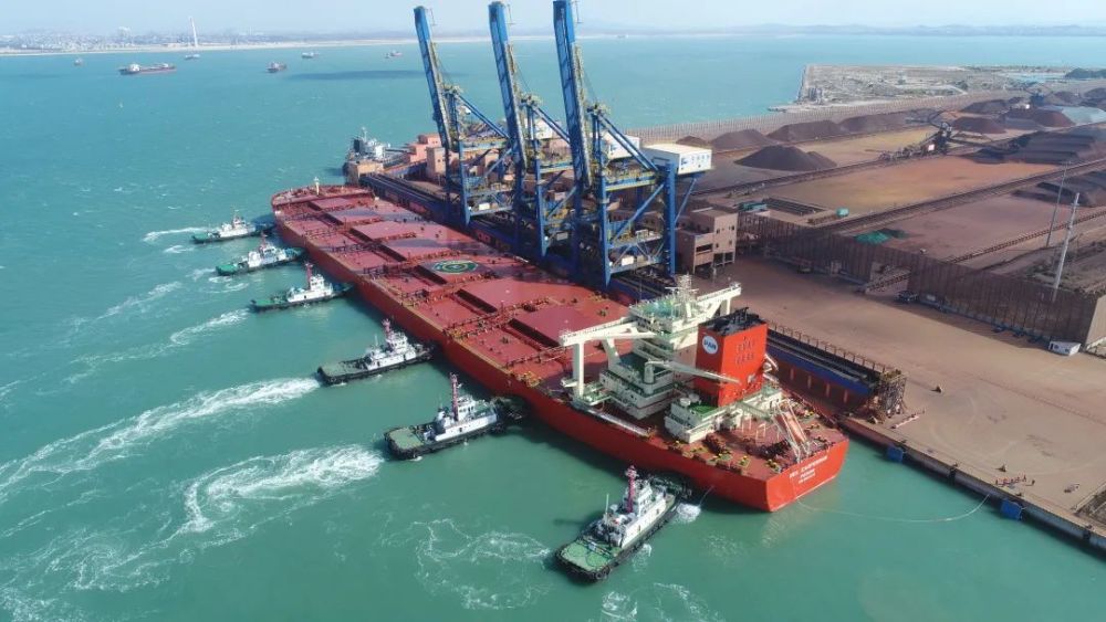 螺旋桨推动船前进是什么原理呢,轮船螺旋桨有多厉害