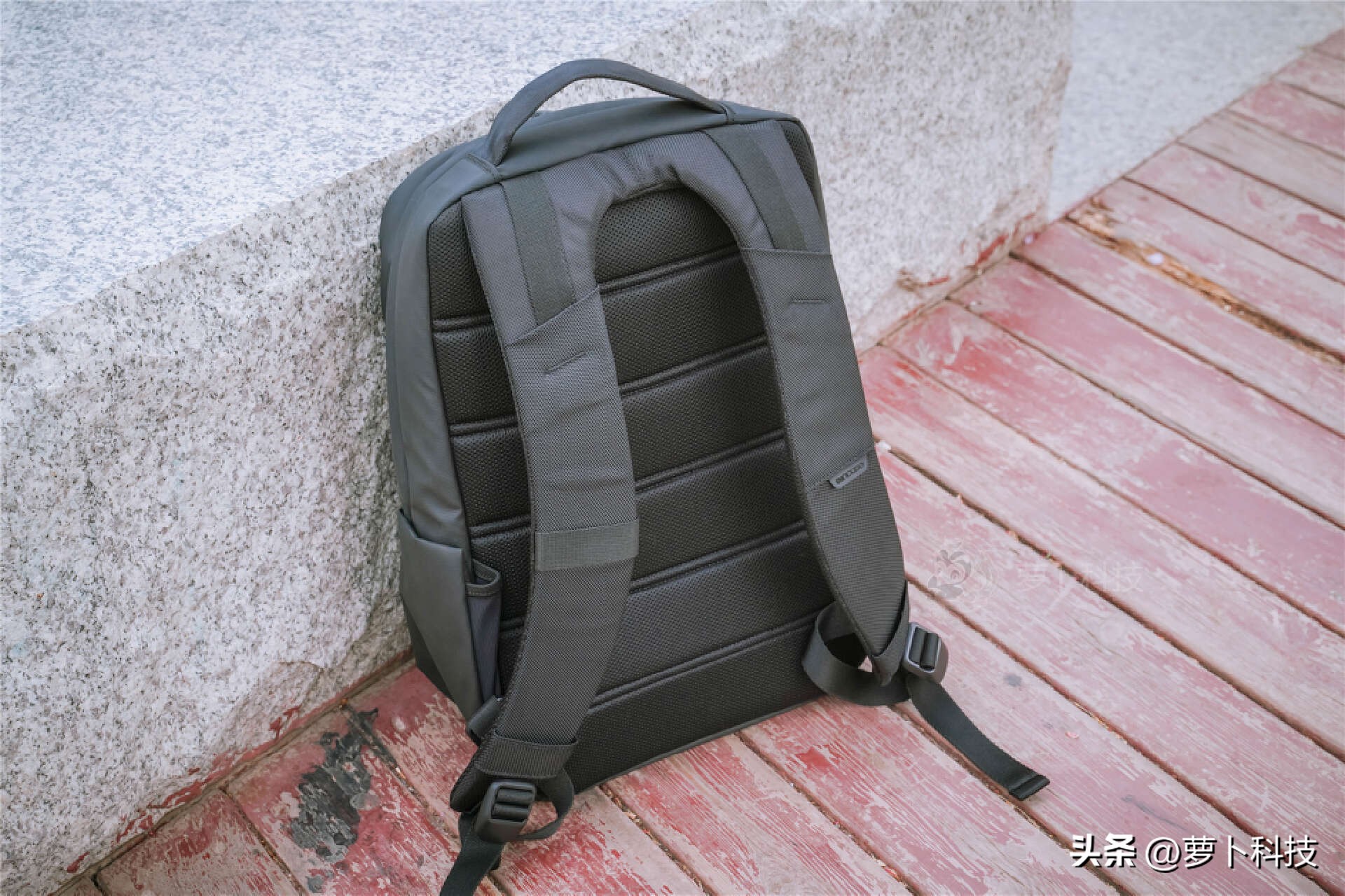 笔记本360°环绕保护,好看又能装,苹果合作品牌INCASE背包评测