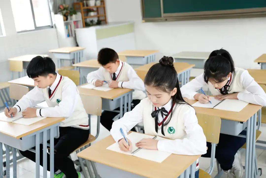 冀教英语八上lesson8,英语书冀教版八上lesson26翻译