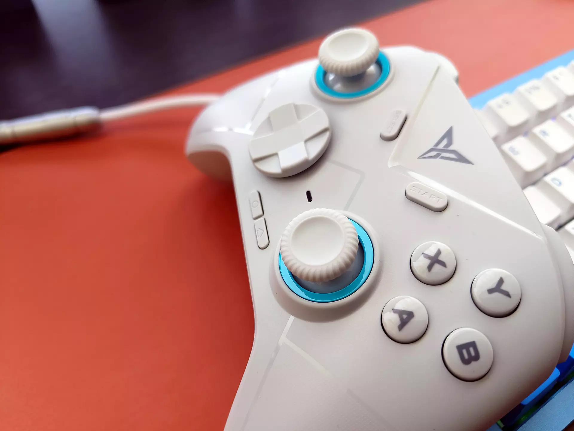 手感绝佳游戏,飞智冰原狼游戏手柄沉浸式开箱