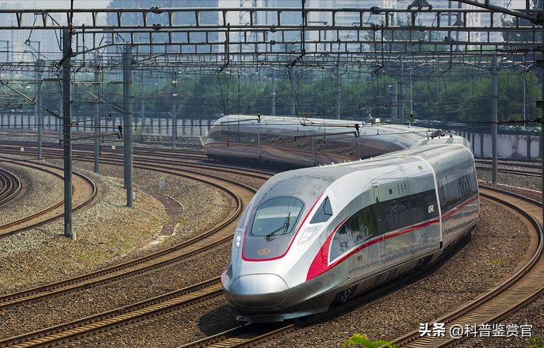高铁速度那么快,万一遇到紧急情况怎么刹车?高铁追尾有多恐怖?