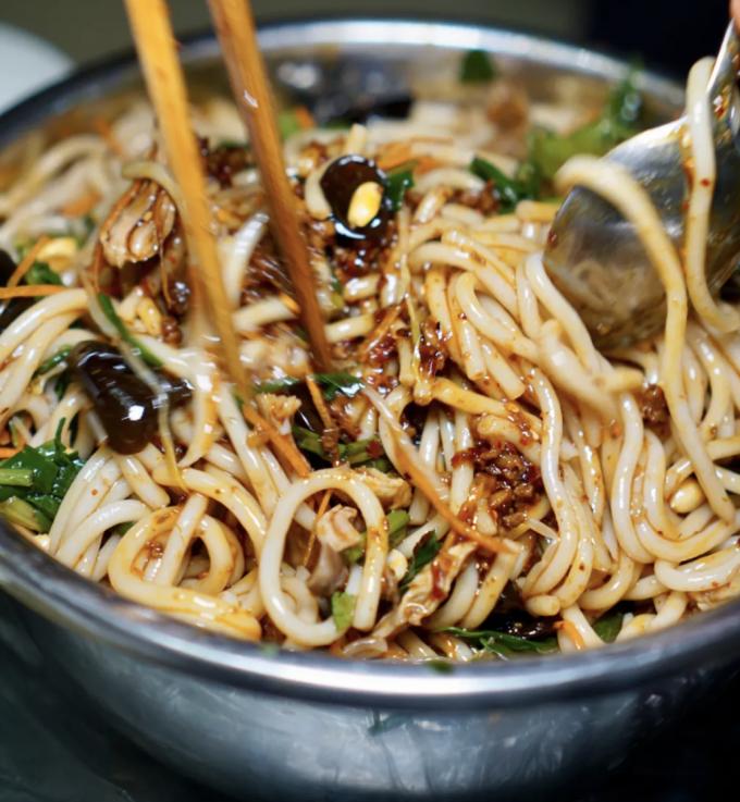 云南昆明美食推荐小锅米线,云南昆明美食排行榜前十名的小吃