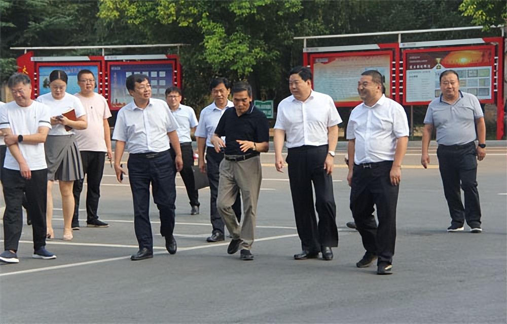 农行平顶山分行行长王逢乐,农行新任行长调研