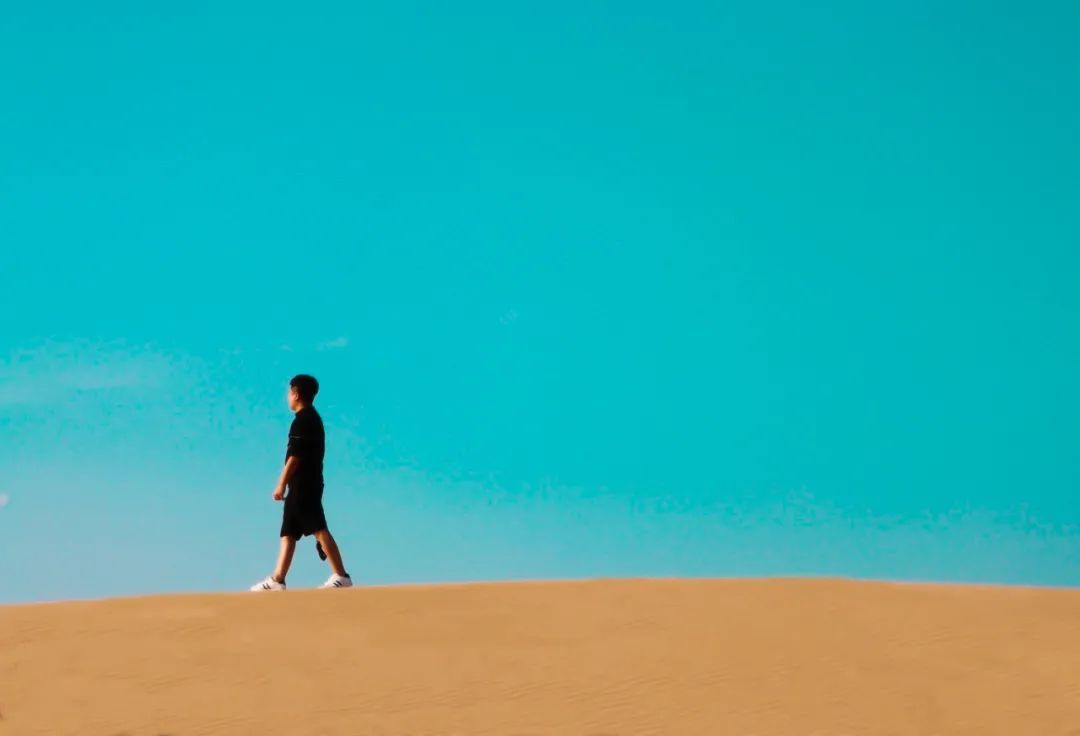 最顶级的自律：没事早点睡，有空多赚钱，平时勤读书