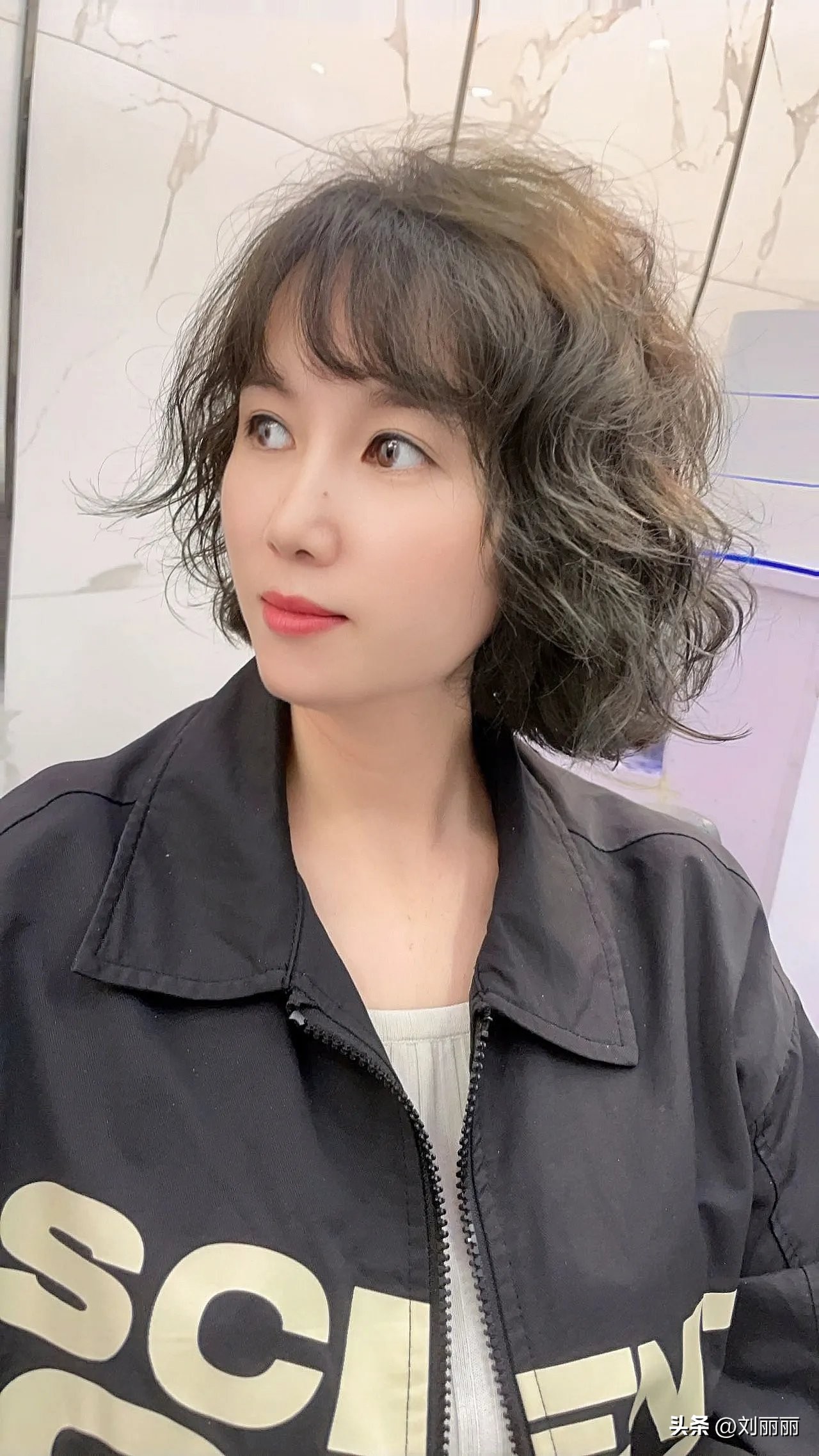 女士碎发中短发型,不用烫的女士中短发型