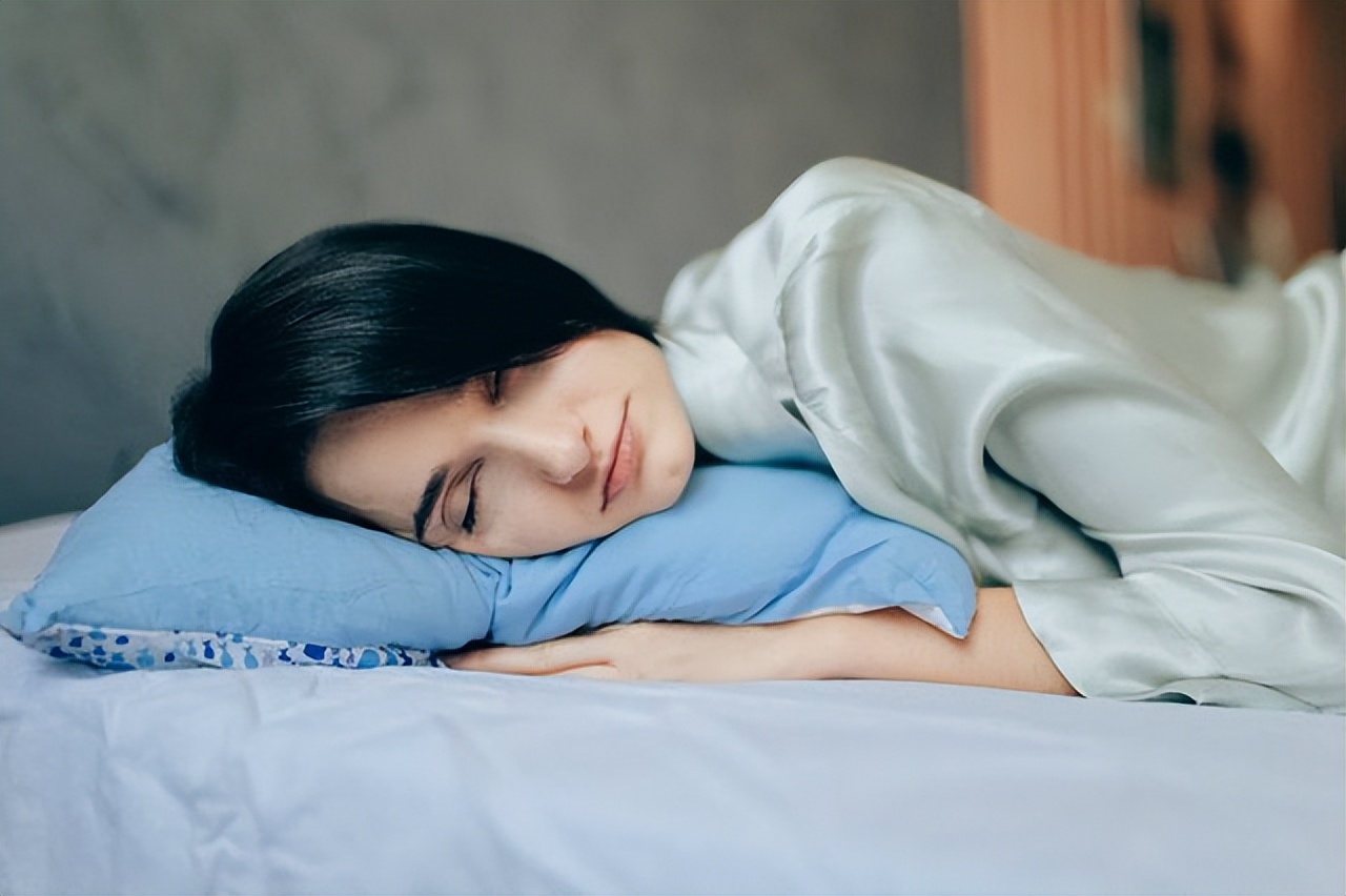 最好用的护肤套装提亮肤色推荐,沉浸式化妆和护肤助睡眠